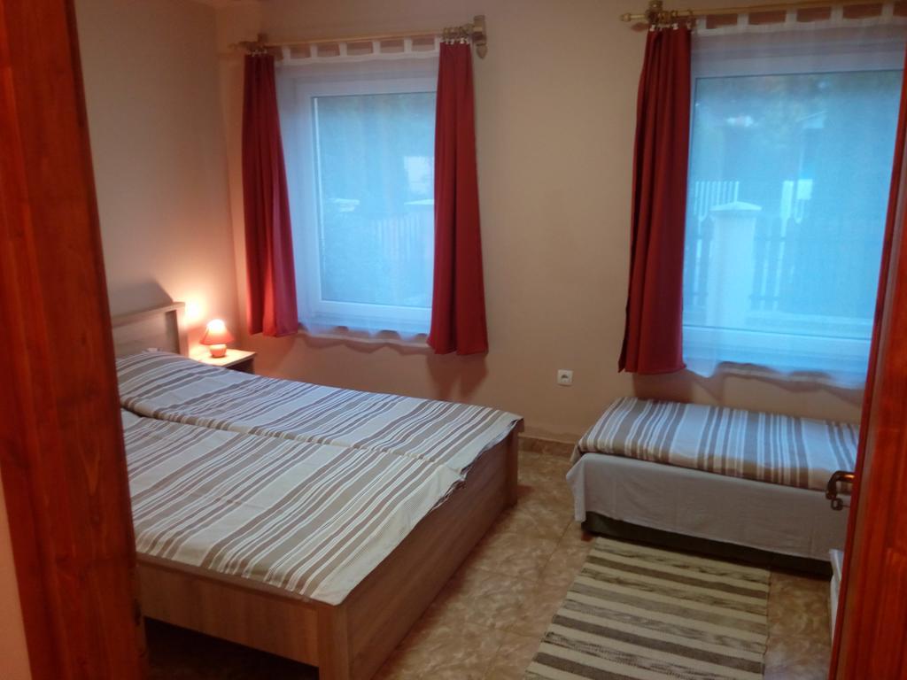 Eva Vendeghaz Guesthouse Хайдусобосло Экстерьер фото