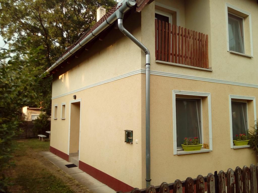 Eva Vendeghaz Guesthouse Хайдусобосло Экстерьер фото