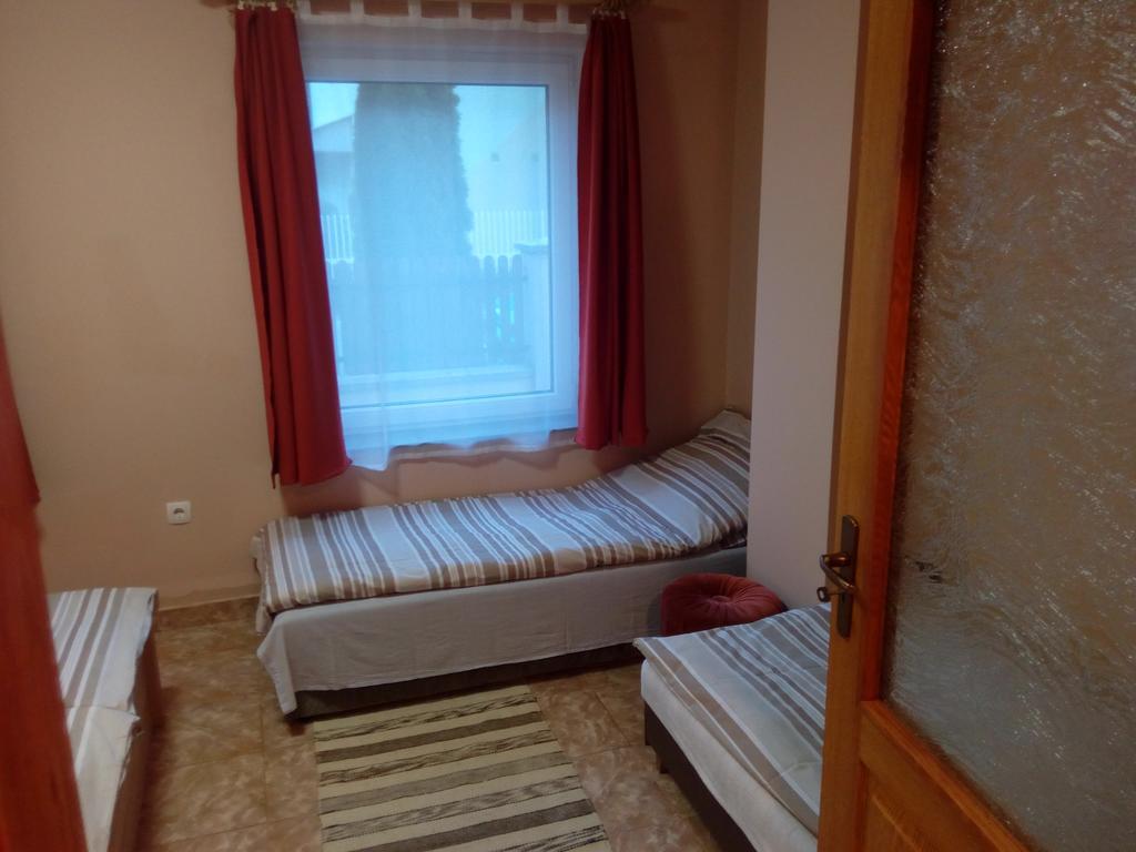 Eva Vendeghaz Guesthouse Хайдусобосло Экстерьер фото