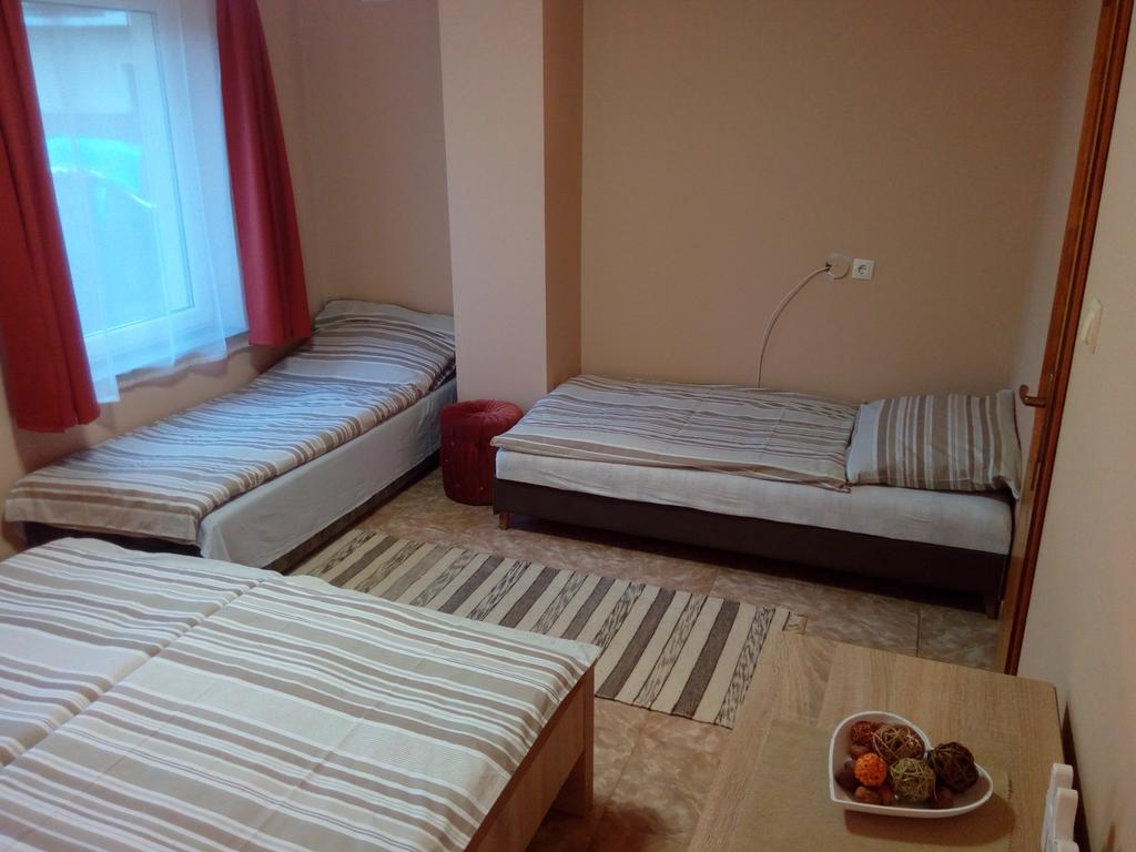 Eva Vendeghaz Guesthouse Хайдусобосло Экстерьер фото